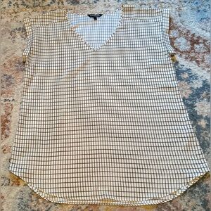 Express Black and White Blouse with V-Neck and Curved Hem